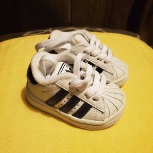 Adidas infant tennis shoes